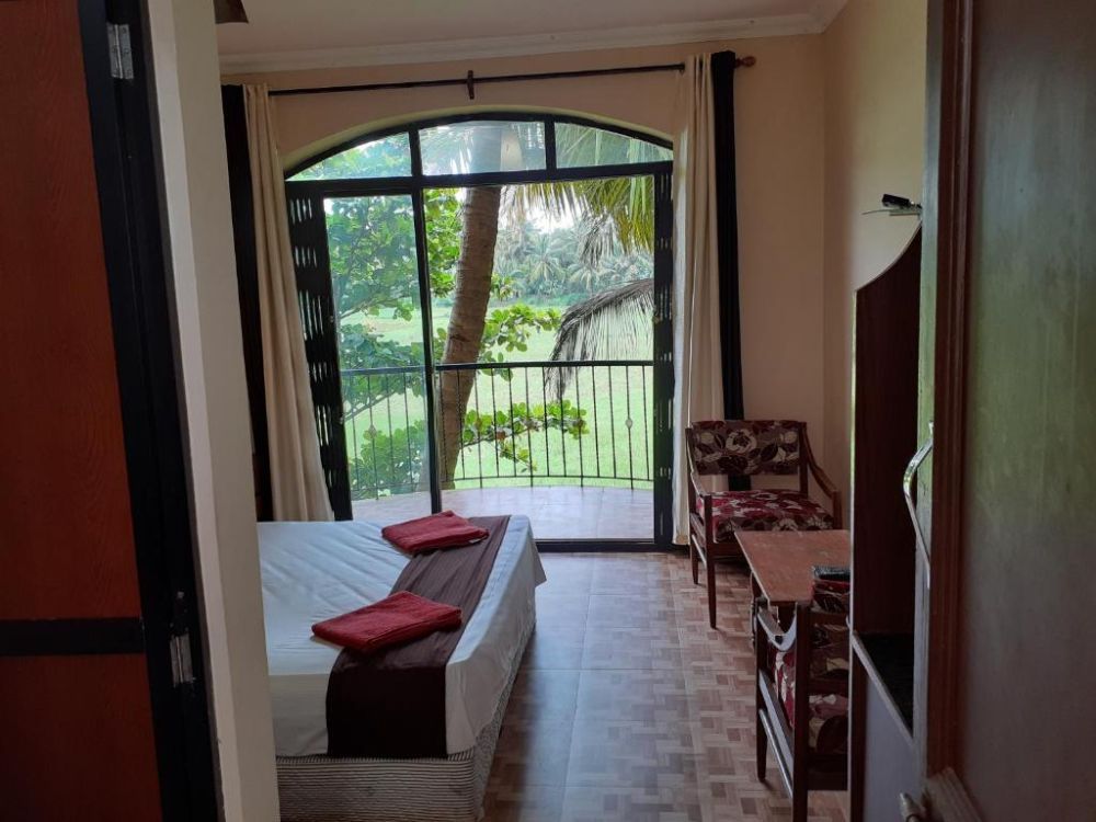 Deluxe AC, Country View Cottage 