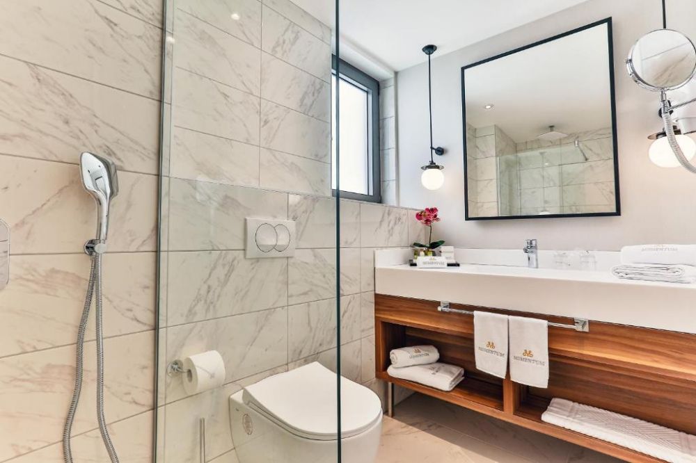 Family Suite, Momentum 4*