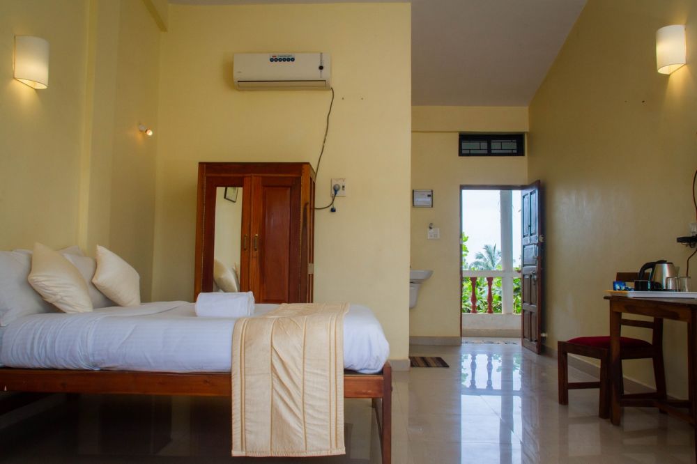 Deluxe AC, Oasis Beach Resort Morjim 2*