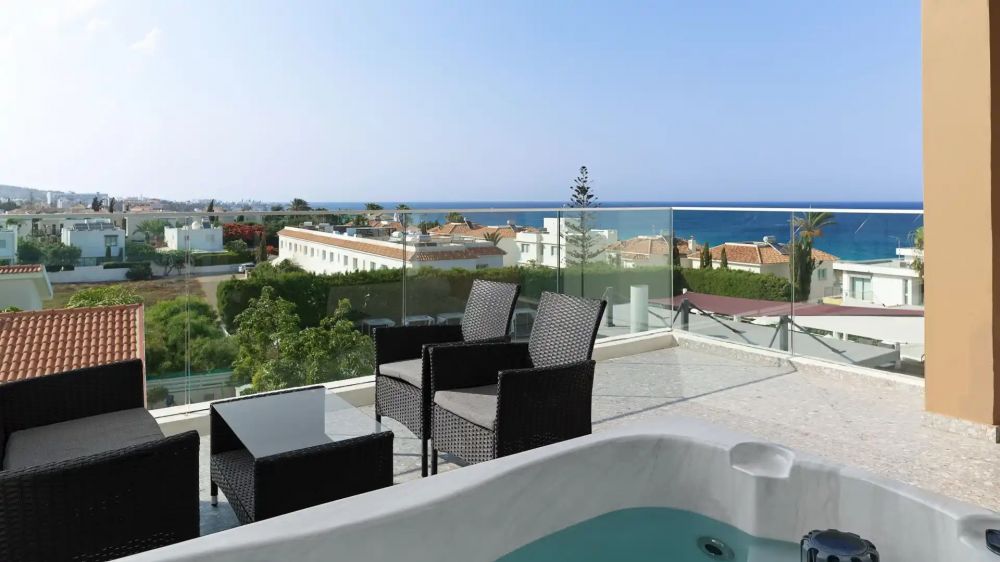 Superior Room SSV with Outdoor Hot Tub, Leonardo Crystal Cove Protaras (Adults Only 16+) 4*