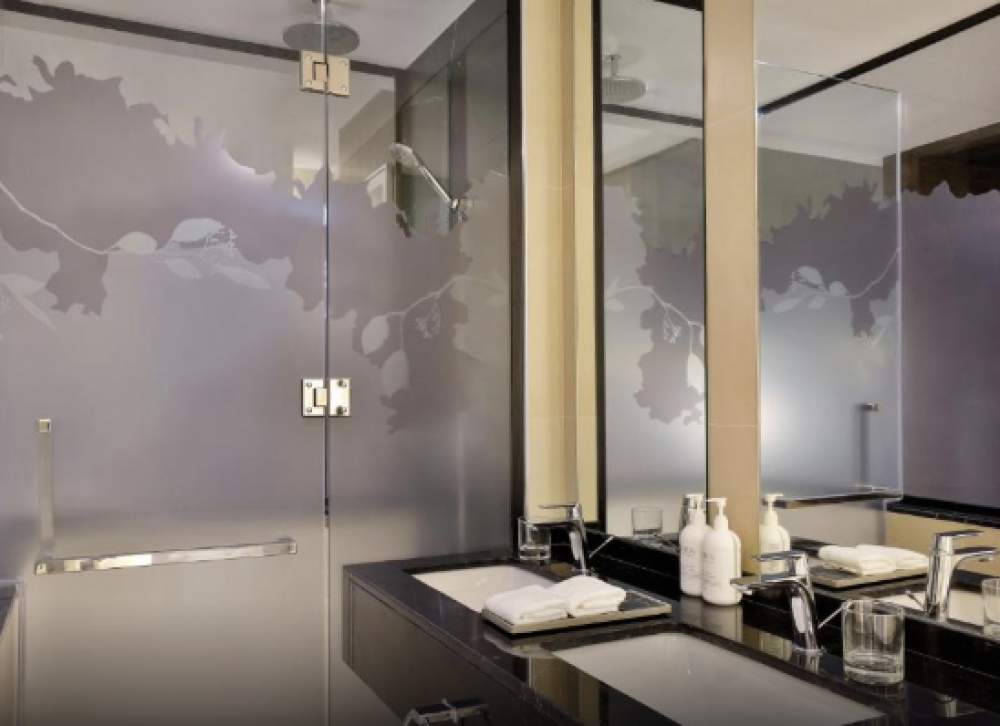 Superior King, Hotel Local Dubai at JVT by First Collection 4*