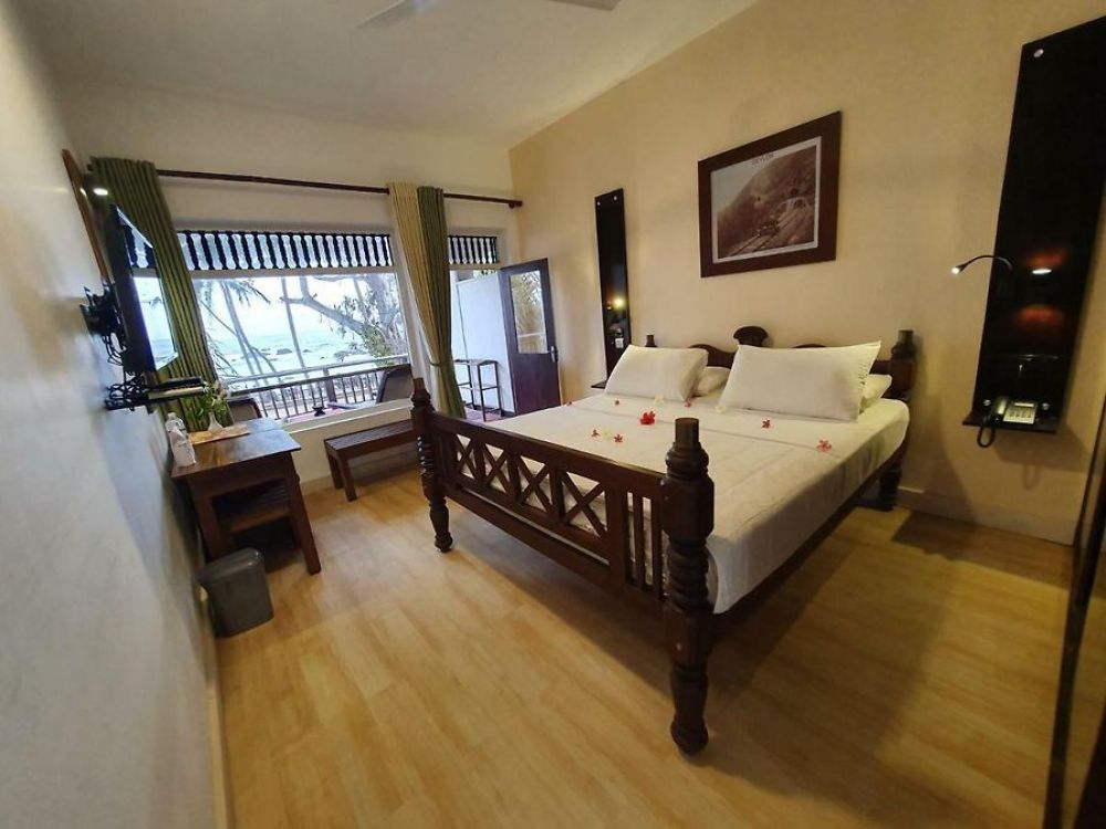 Deluxe, Sri Gemunu Beach Resort 2*