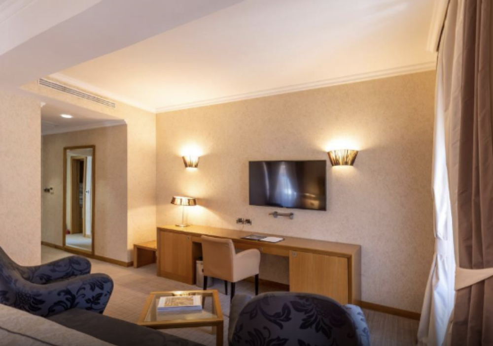 Junior Apartment, Vardar 4*