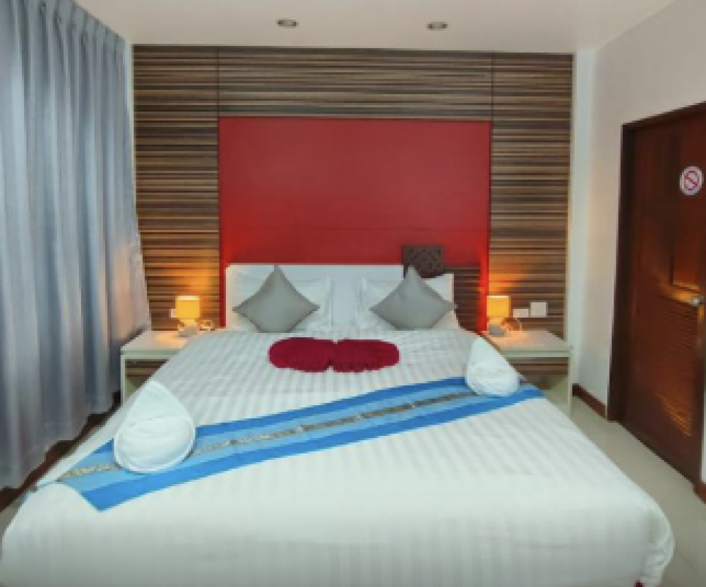 Superior Double Room No Balcony Window View, Patong Max Value Hotel 3*