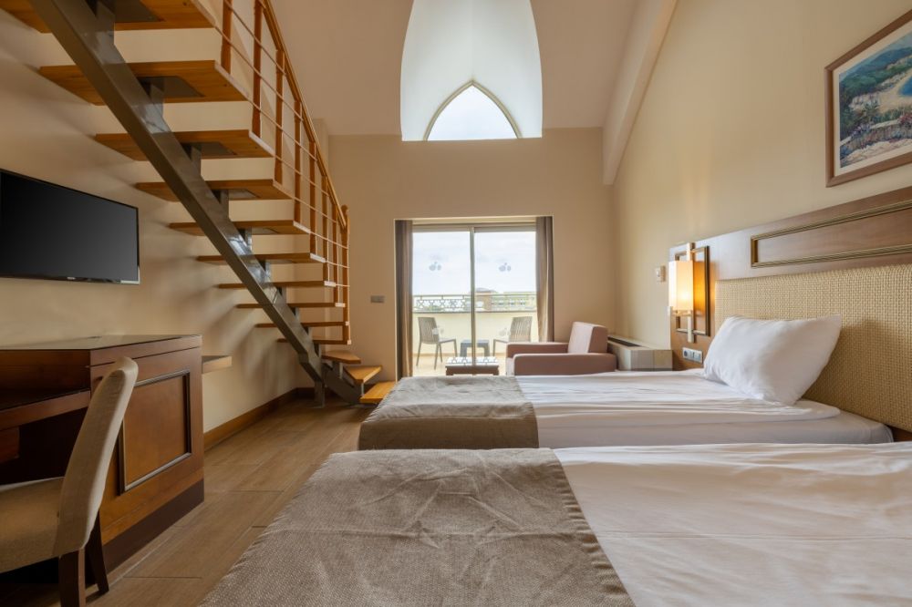 Family Room Duplex, Crystal Prestige Elite Pearl Collection (ex. Crystal Prestige Elite) 5*