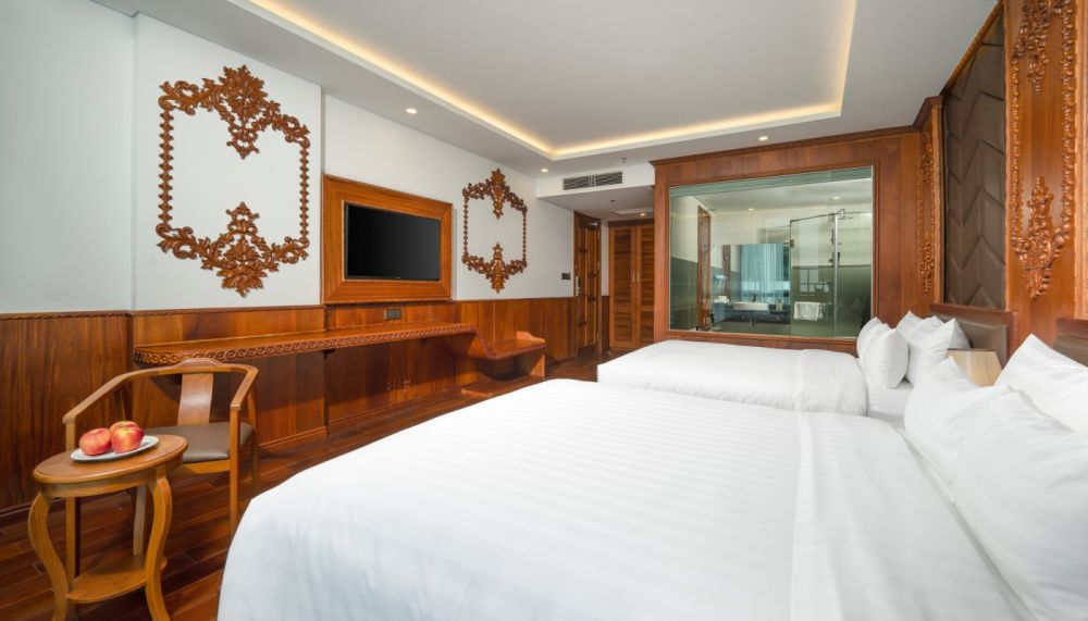 Family, Monalisa Luxury Hotel 3*
