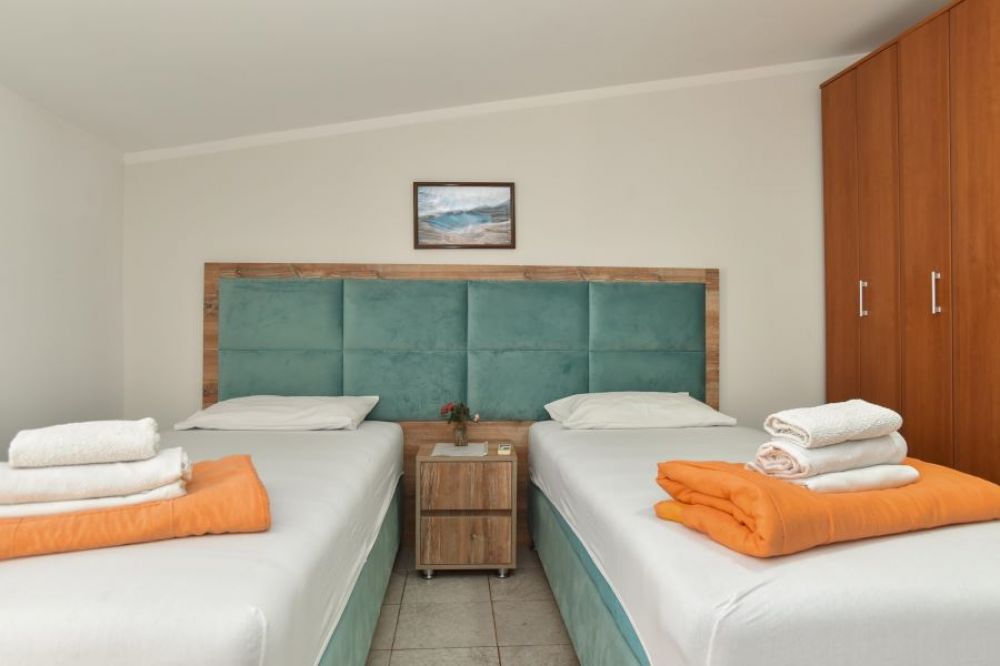 DBL, Jana Apartments 3*