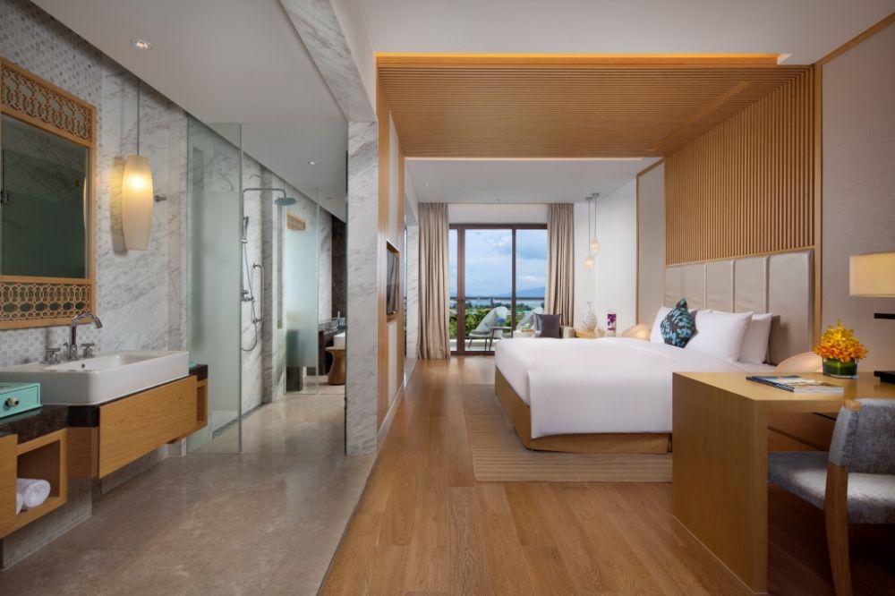 Deluxe Room GV, Thousand Cranes Sanya Yazhou Bay,Curio Collection by Hilton 5*