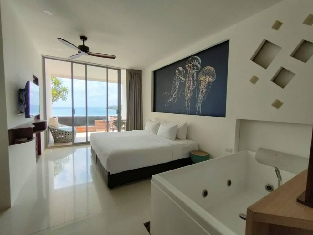 Honeymoon Pool Access Jacuzzi, Norn Talay Surin Beach Phuket (ex. Surin Beach Resort) 4*