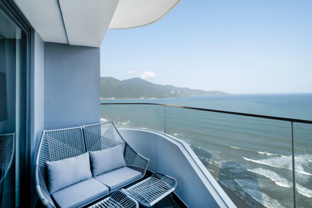 Deluxe Corner Room Ocean View with Balcony, Hilton Garden Inn Da Nang 4*
