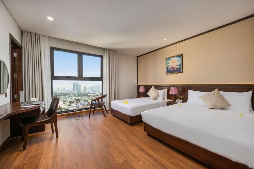 Deluxe Triple City View, Golden Lotus Hotel Da Nang 4*