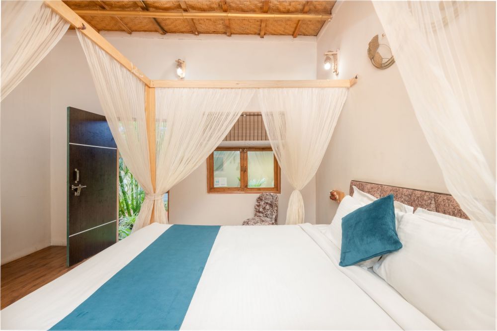 Buttercup, Amadi Beach Front Resort 4*