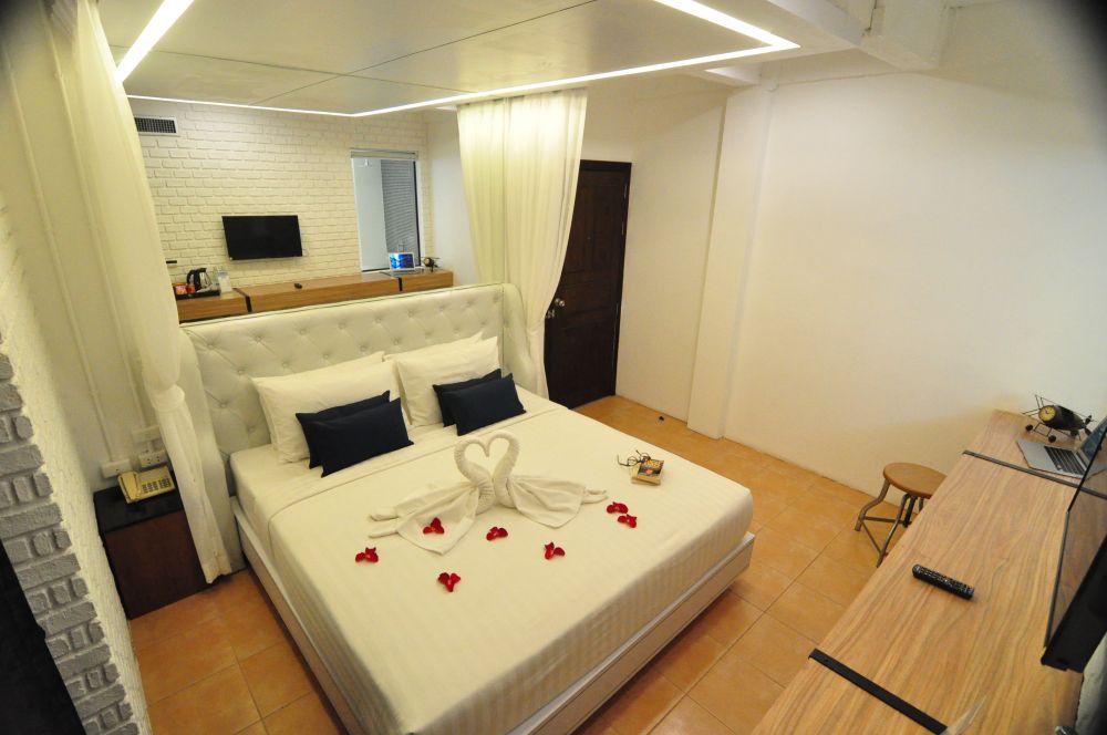 Grand Deluxe Double with  Balcony, Forty Winks Phuket 4*
