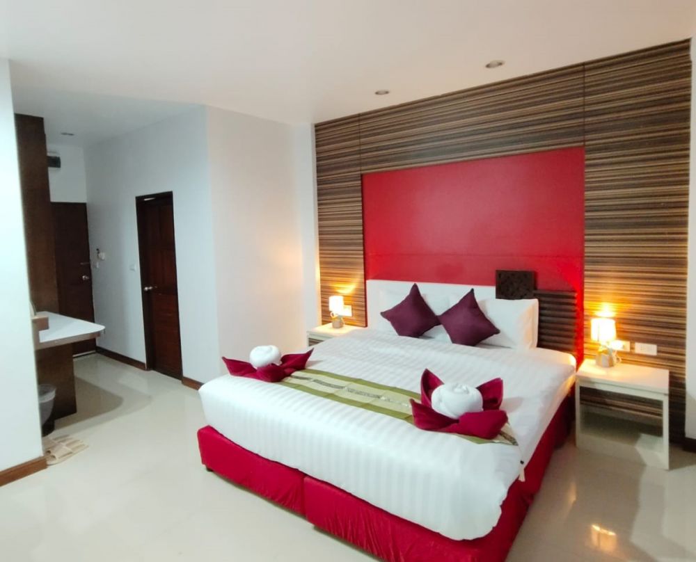 Deluxe Double Room with Balcony Window View, Patong Max Value Hotel 3*