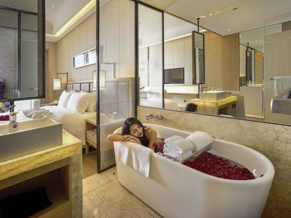 Invincible Sea View Room King Bed, Harman Hotel Sanya 5*
