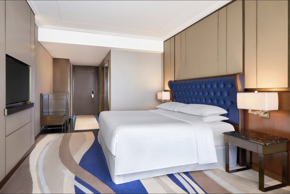 Deluxe/Premium Deluxe King OV, Four Points by Sheraton Danang 5*