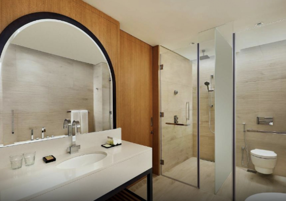 King Guest Room, Doubletree by Hilton Dubai Business Bay 4*