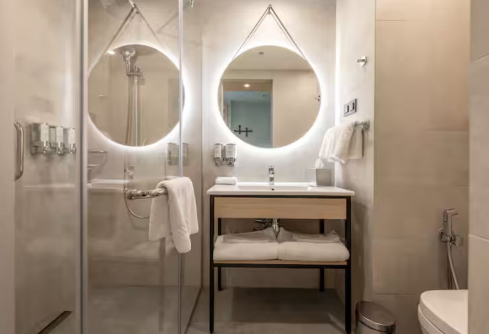 King Room City View/No view, Hampton By Hilton Batumi Center 4*