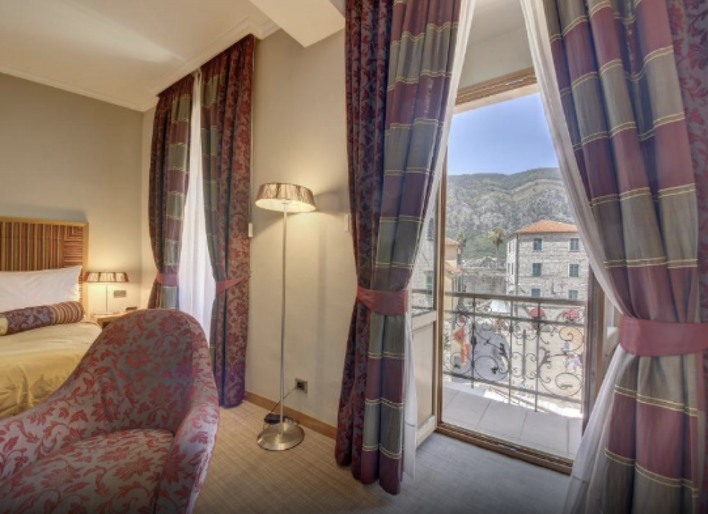 Junior Apartment, Vardar 4*