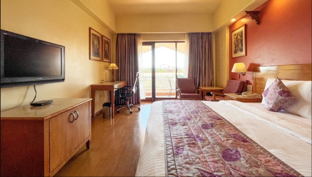 Deluxe, Acron Candolim Regina 4*