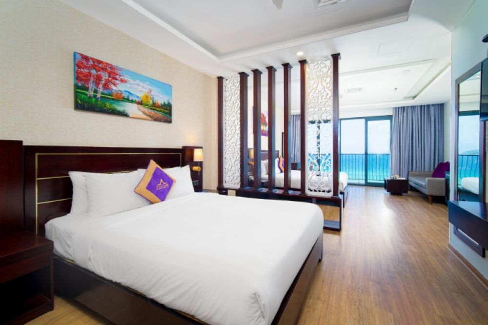 Suite Sea View with Bathtub & Balcony, Alani Hotel & Spa Da Nang 4*