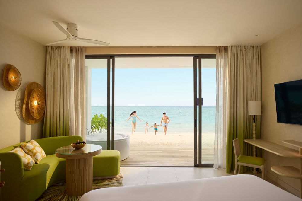 Mirage Beachfront Room with Jacuzzi, Centara Mirage Lagoon Maldives 4*