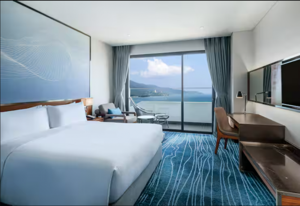 Deluxe Room Ocean View with Balcony, Hilton Garden Inn Da Nang 4*