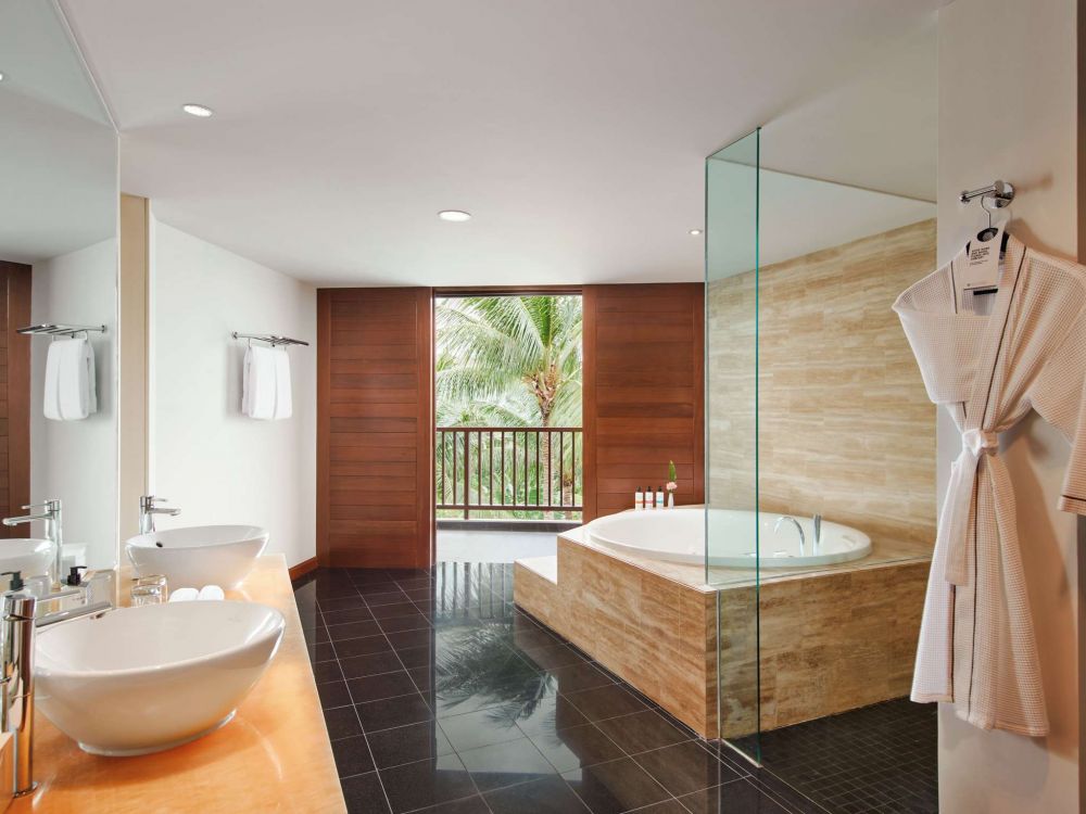 Junior Family Suite, Pullman Danang Beach Resort 5*