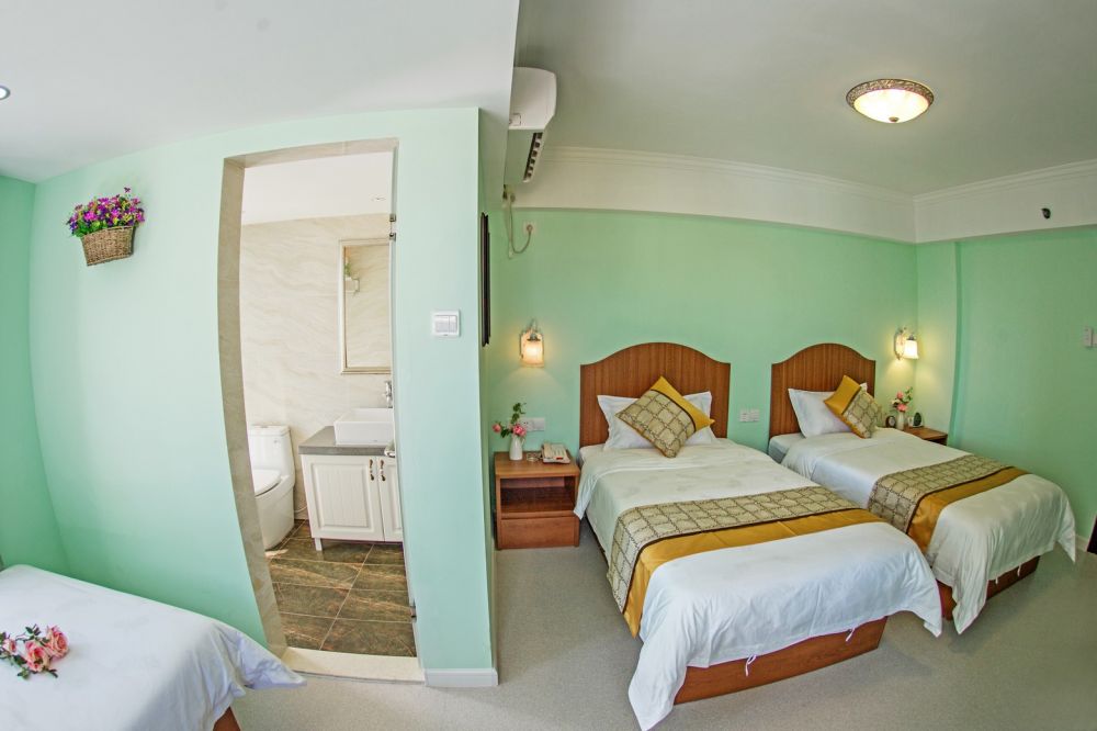 Standard with 3beds, Sanya Biboluo Hotel 2*