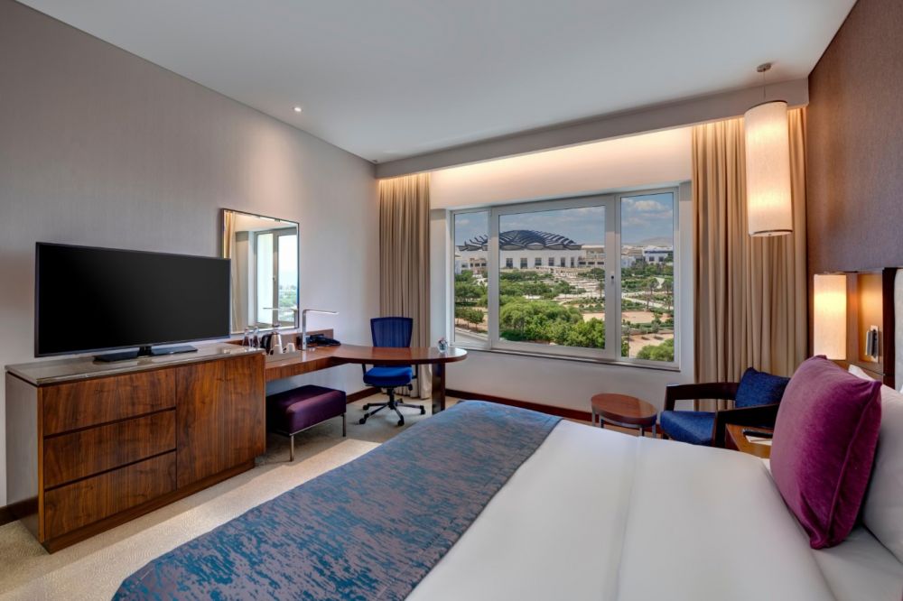 Premium, Crowne Plaza Muscat Ocec 4*