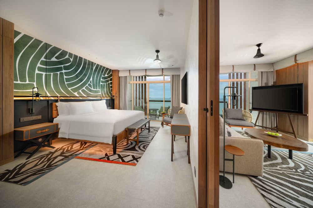 The Royal Ocean Suite with Infinity Pool, Centara Grand Mirage Beach Resort Pattaya 5*