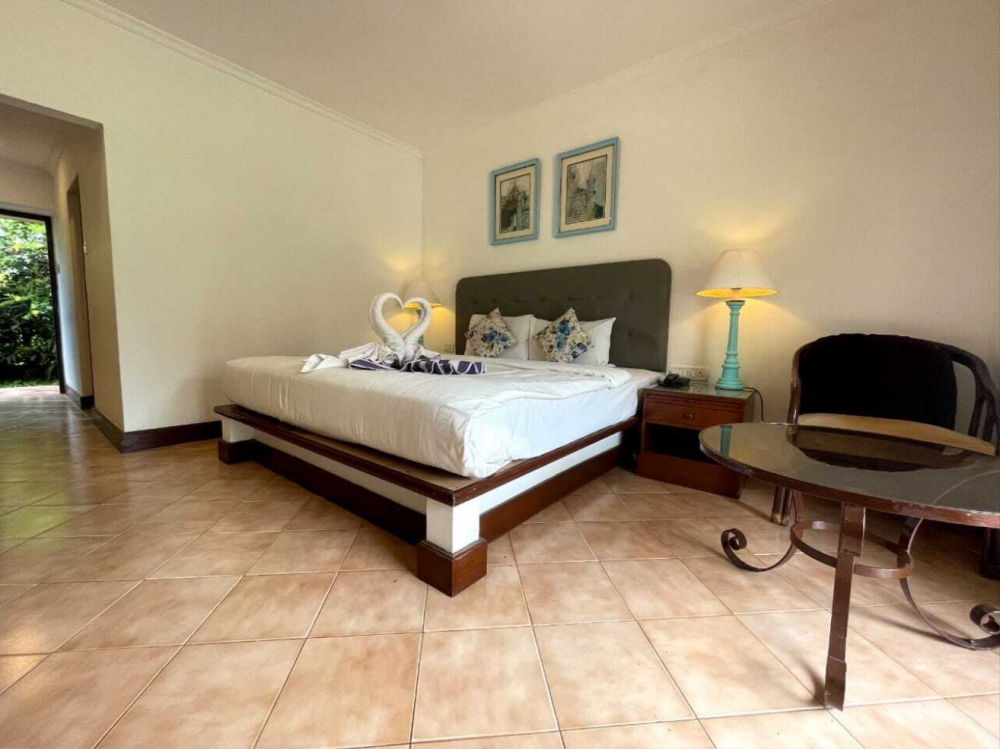 Deluxe, Coconut Grove Resort 4*