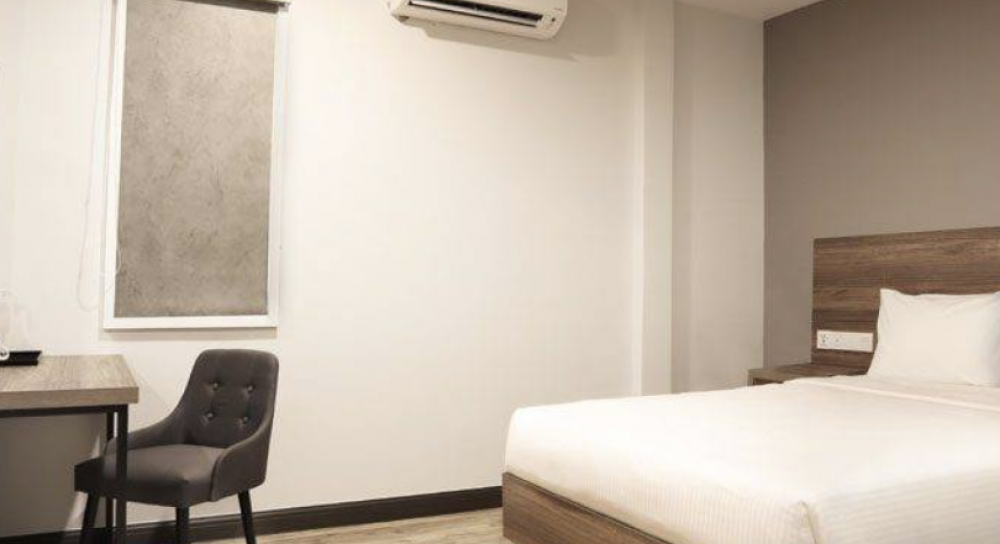 Premier Room, ACES Hotel 3*