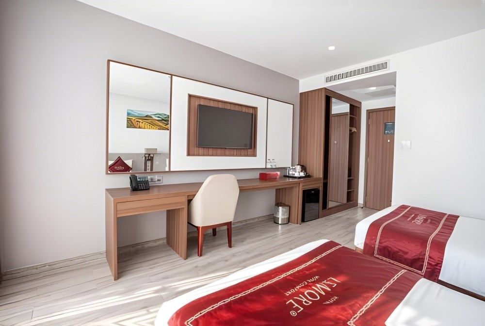 Premier TRPL SV with balcony, LeMore Hotel Nha Trang 4*