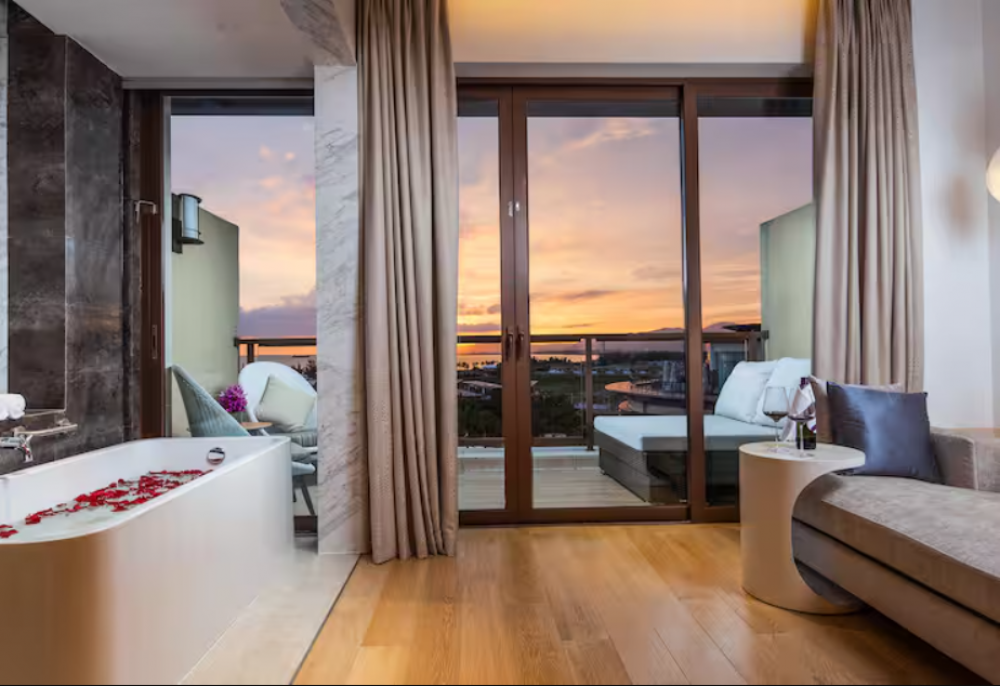 Premier Room OV, Thousand Cranes Sanya Yazhou Bay,Curio Collection by Hilton 5*
