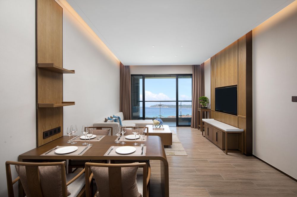 1 King 2 Twin 2 Bdrm STE Ocean View, Holiday Inn & Suites Sanya Yalongbay 5*