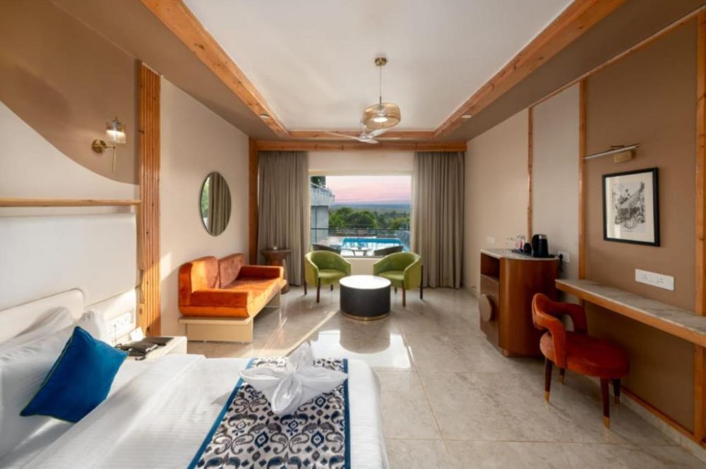 Grand Superior Pool View Room, Grand Continent Morjim 4*