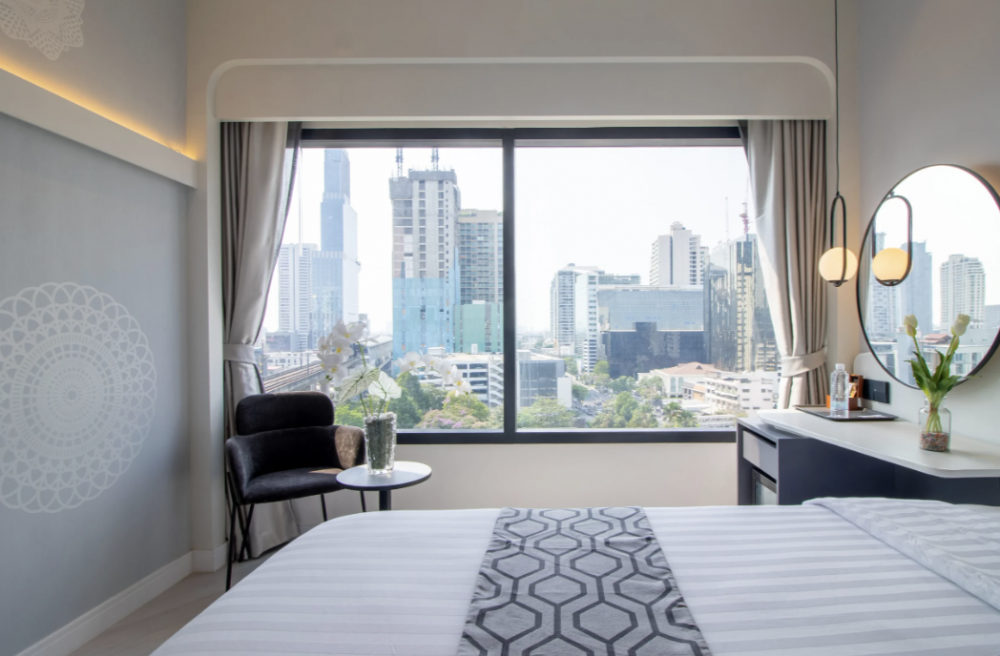 Deluxe, Queensland Hotel Bangkok 4*