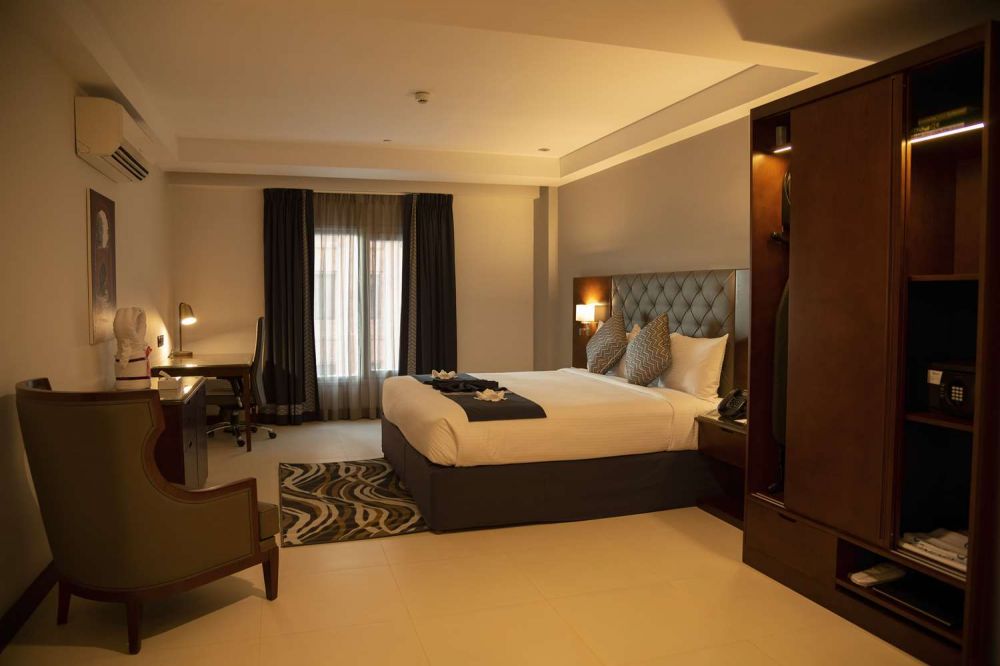 One Bed Room Suite, Tulip Inn Majan 4*