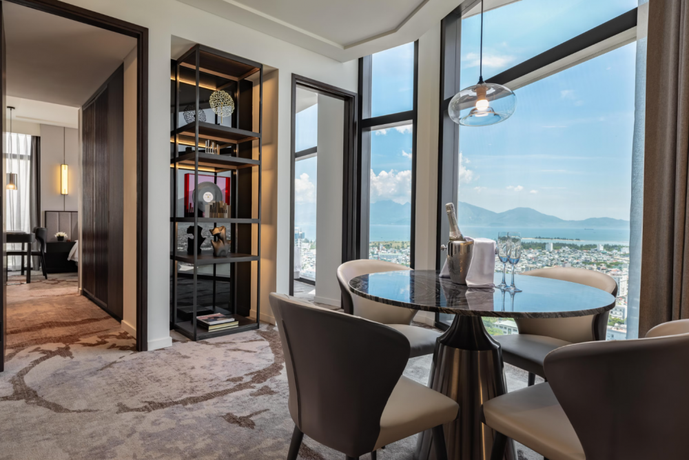 Junior Suite, Crowne Plaza Danang City Center 5*