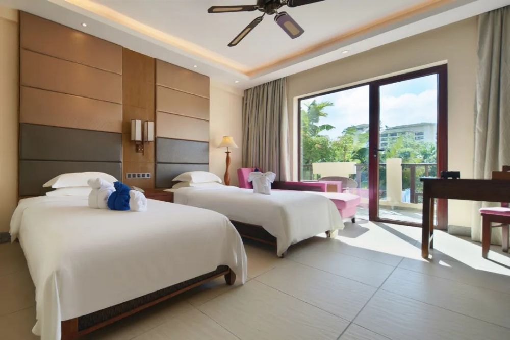 Lake View Room, Yalong Bay Villas & Spa 5*