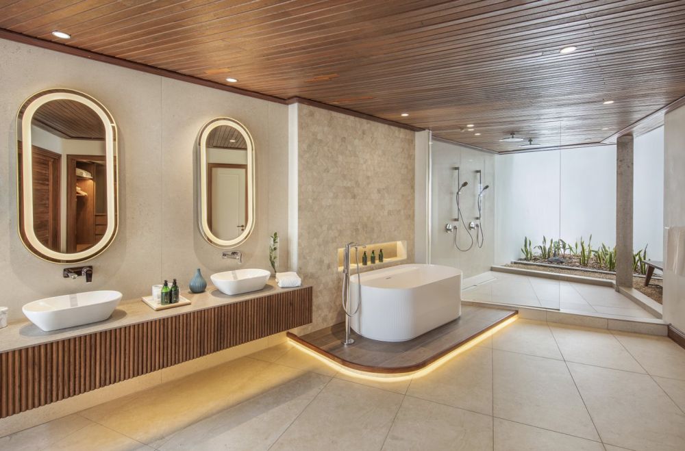 Senior Suite Beachfront, Paradis Beachcomber Golf Resort & Spa 5*