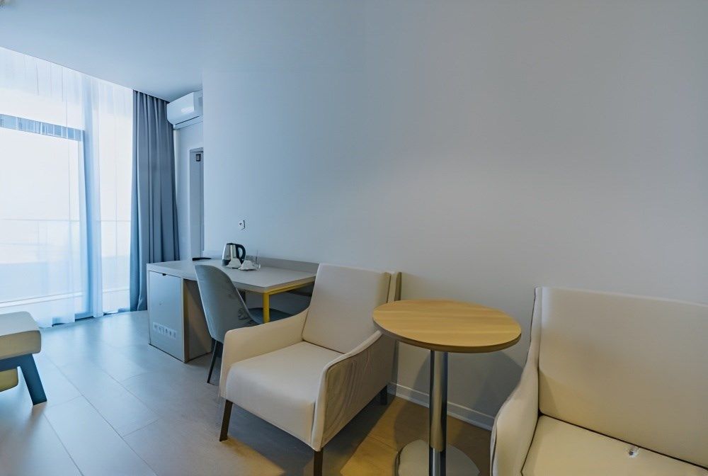 One Bedroom, Komunna Luxe Hotel And Apartments 4*