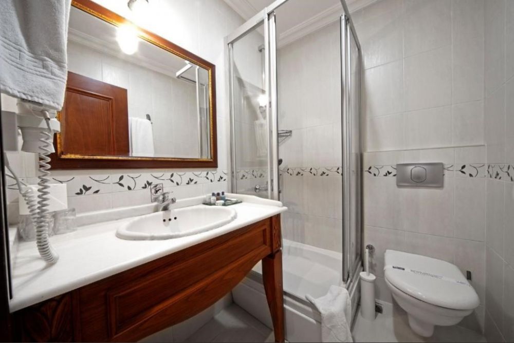 Standart (Trpl), Azade Premier 4*