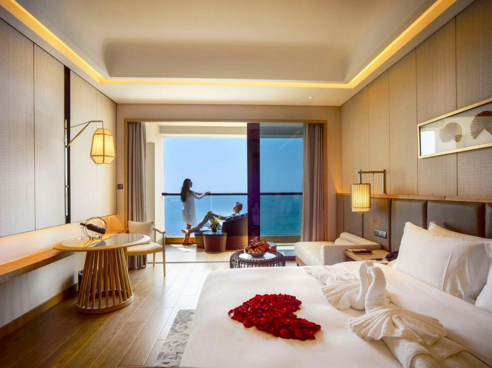 Invincible Sea View Room King Bed, Harman Hotel Sanya 5*