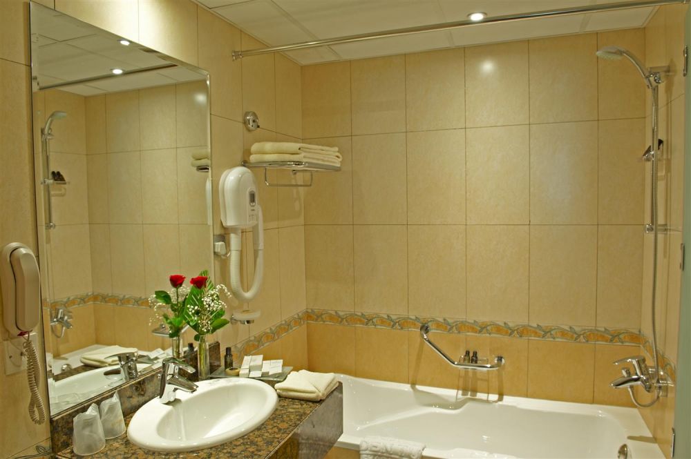 Suite, Sharjah Royal Tulip Hotel 4*