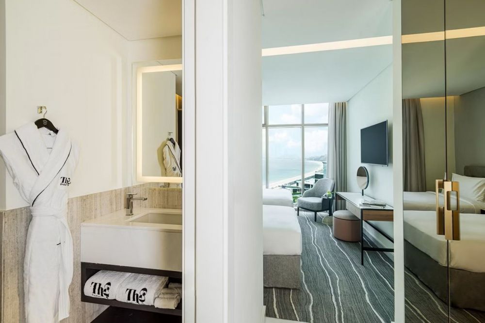 Deluxe Room Palm Sea View King/ Twin, Th8 Palm Dubai Beach Resort Vignette Collection (ex.Th8 Palm by House Of Originals) 5*