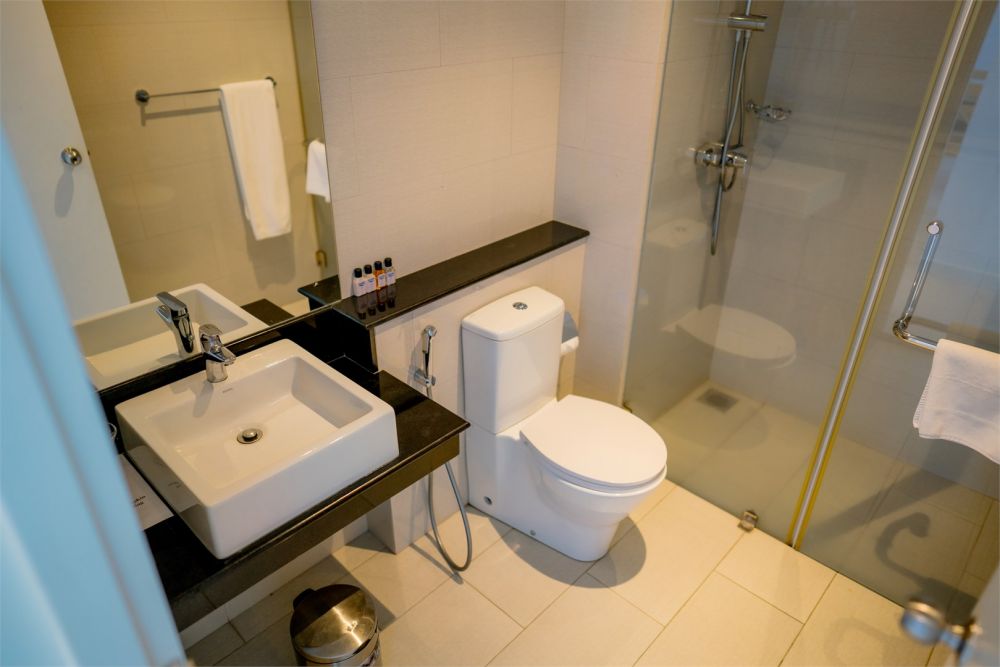 Three Bedroom Partial/Direct SV (Penthouse Partial/Direct SV), Ocean Front Condominium - Galle 4*