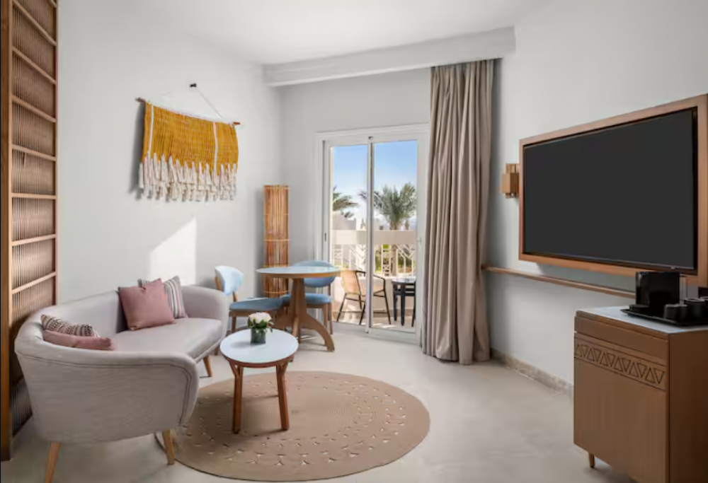 Beachside Premium Suite PV/SV, Doubletree By Hilton Sharks Bay (ex. Hilton Sharks Bay) 4*