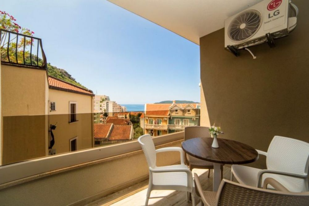 APP 04 One bedroom IV floor, Obala Aura 4*